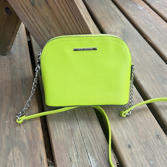 Steve Madden Handbags - 💚💚 Steve Madden lime green crossbody bag nearly excellent condition